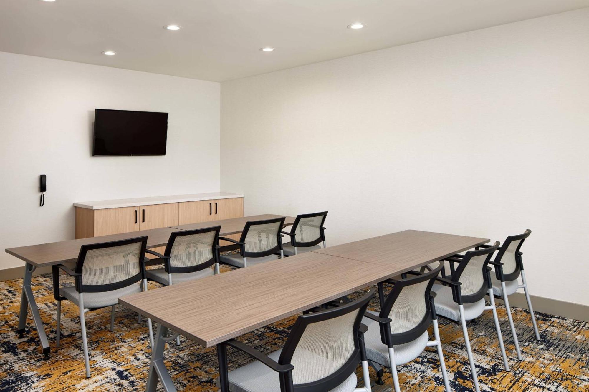 Towneplace Suites By Marriott Tampa Casino Area Orient Park Exterior photo