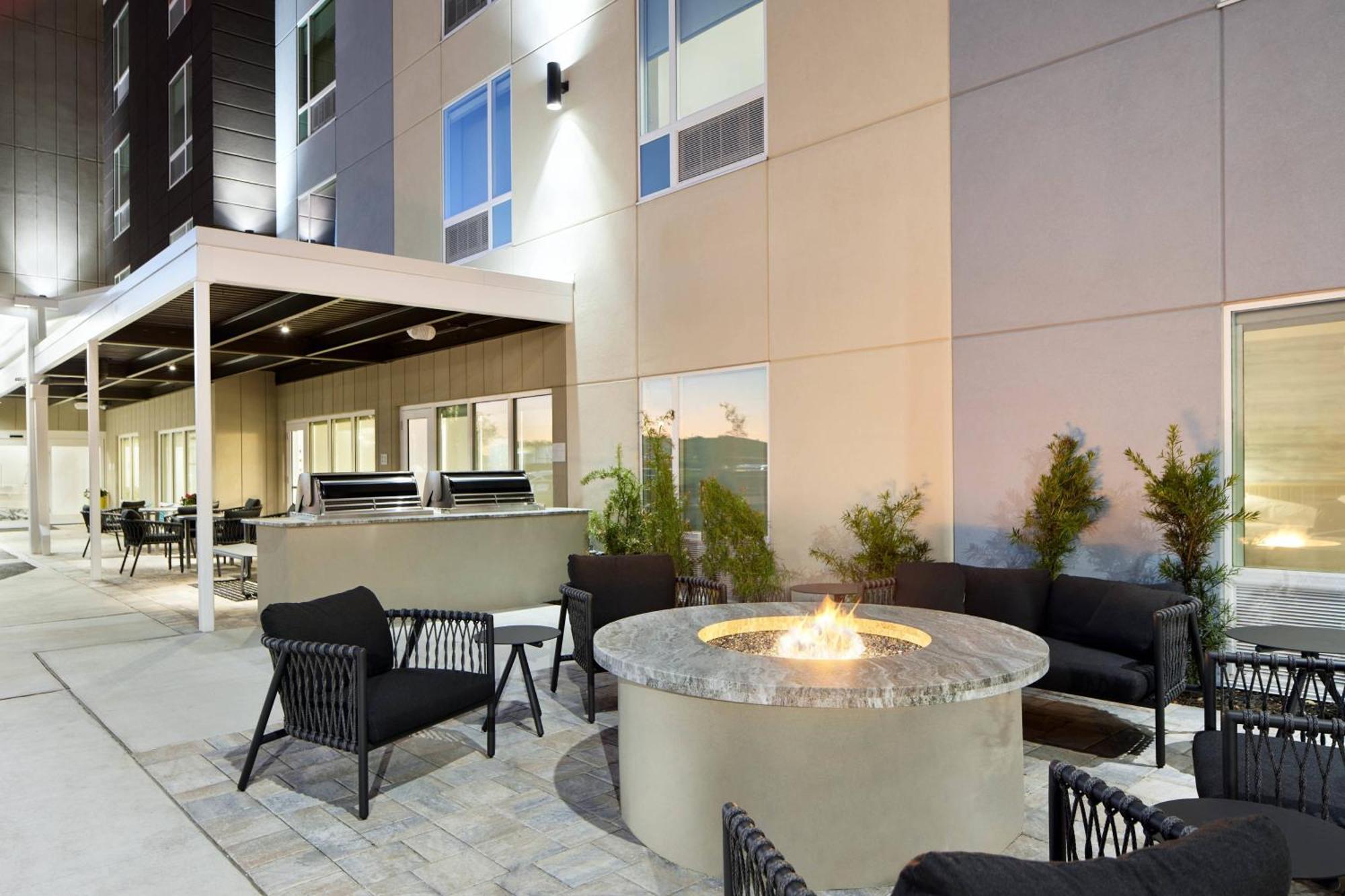 Towneplace Suites By Marriott Tampa Casino Area Orient Park Exterior photo